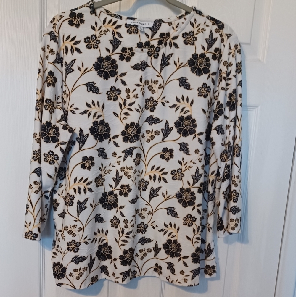 💰Emily Daniels Textured Top